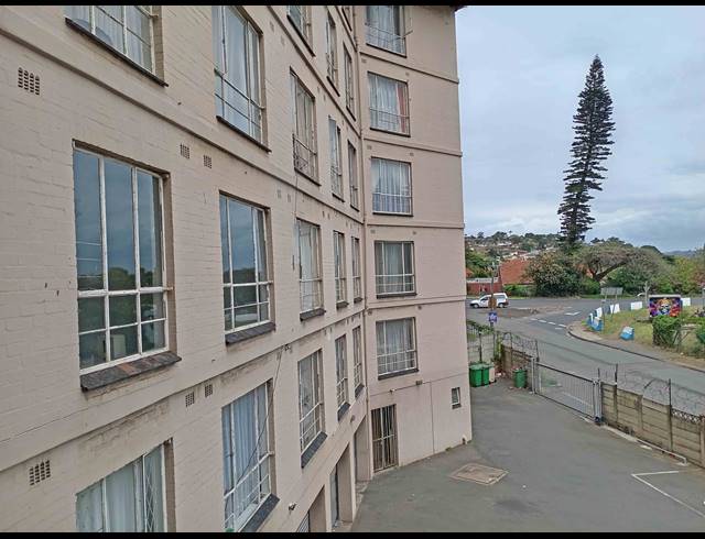 2 BEDROOM FLAT FOR SALE IN BLUFF